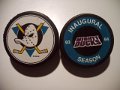 Clubs souvenir pucks